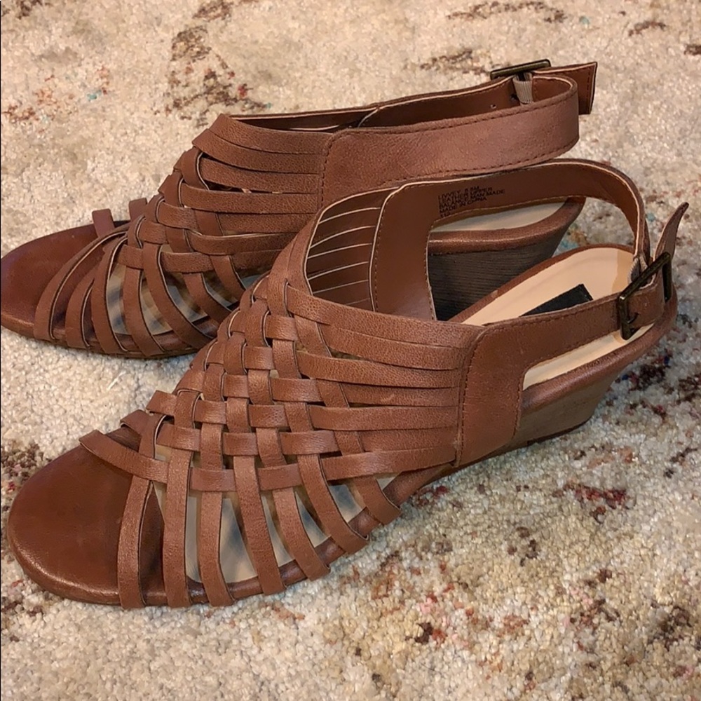 Steve Madden brown/tan wedge